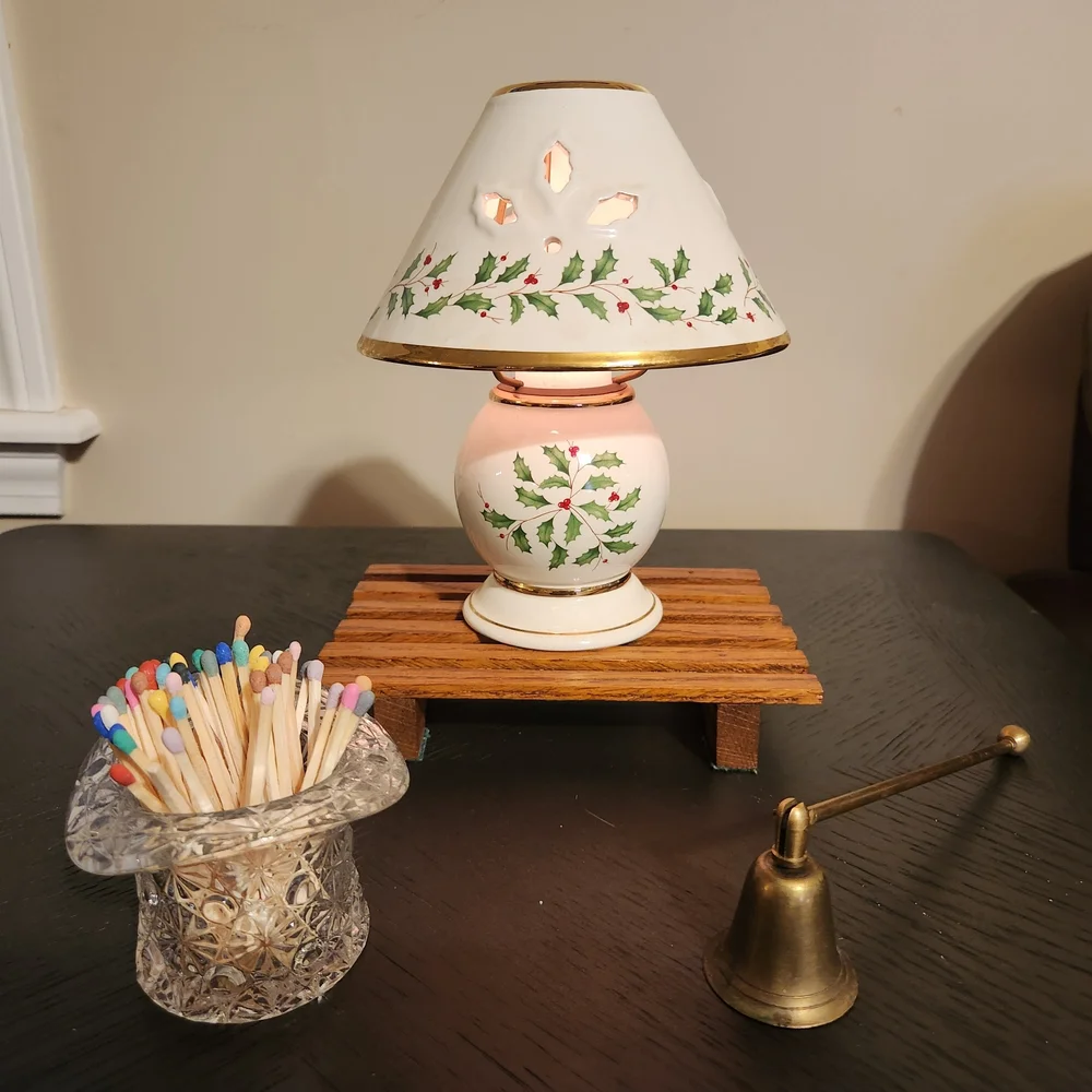 Lenox Holiday Candle Lamp W/ Holly & Berry Design 24K Gold Trim IN ORIGINAL BOX